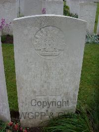 Etaples Military Cemetery - McLean, John Dennis