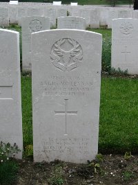 Etaples Military Cemetery - McLennan, Angus