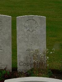 Etaples Military Cemetery - McMullan, D