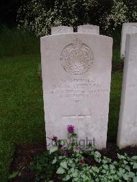 Etaples Military Cemetery - McPherson, H R