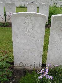 Etaples Military Cemetery - Mead, A J
