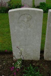 Etaples Military Cemetery - Meade, W J