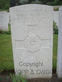 Etaples Military Cemetery - Meader, Fred