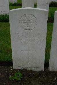 Etaples Military Cemetery - Meadows, R