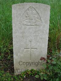 Etaples Military Cemetery - Meakin, Leslie Thomas