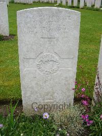 Etaples Military Cemetery - Meale, Joseph Sweeney