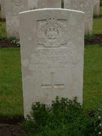 Etaples Military Cemetery - Mears, W
