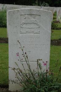 Etaples Military Cemetery - Meautys, Denzil Hatfeild