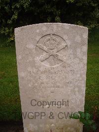 Etaples Military Cemetery - Meech, C