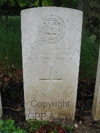 Etaples Military Cemetery - Meekings, John