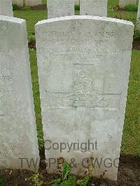 Etaples Military Cemetery - Meers, A E