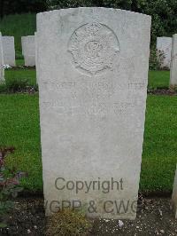 Etaples Military Cemetery - Meff, W