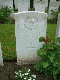 Etaples Military Cemetery - Meldrum, G