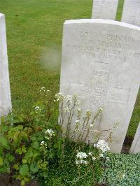Etaples Military Cemetery - Melia, William