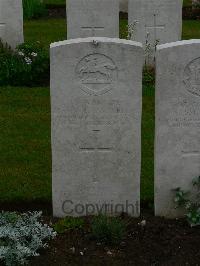 Etaples Military Cemetery - Mellor, John William