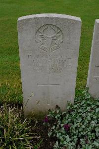 Etaples Military Cemetery - Melrose, J A