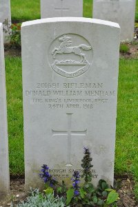 Etaples Military Cemetery - Menham, Donald William