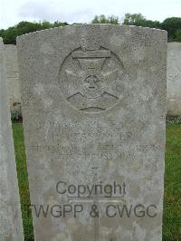 Etaples Military Cemetery - Messenger, Henry