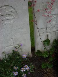 Etaples Military Cemetery - Metcalf, William