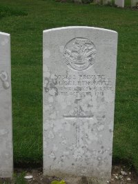 Etaples Military Cemetery - Micklethwaite, C