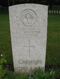 Etaples Military Cemetery - Midwinter, Cyril George