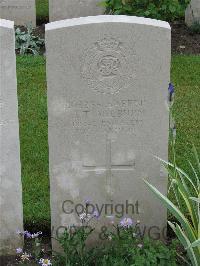 Etaples Military Cemetery - Milburn, John Thomas