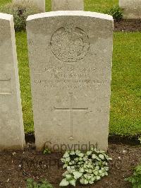 Etaples Military Cemetery - Milford, P