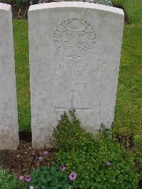 Etaples Military Cemetery - Miller, H