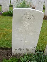 Etaples Military Cemetery - Mills, Arthur Henry