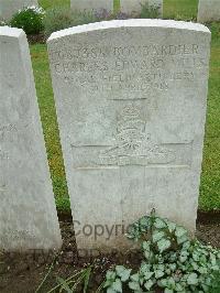 Etaples Military Cemetery - Mills, Charles Edward