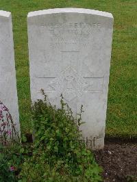 Etaples Military Cemetery - Mills, David Graham