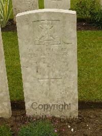 Etaples Military Cemetery - Mills, Fredrick