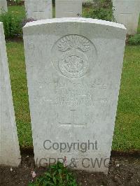 Etaples Military Cemetery - Mills, Frederick