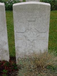 Etaples Military Cemetery - Mills, H