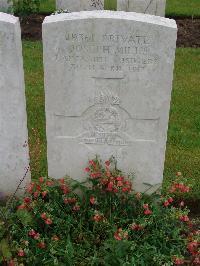 Etaples Military Cemetery - Mills, Joseph