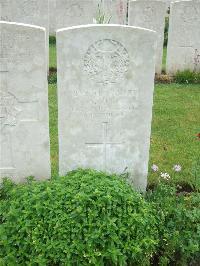 Etaples Military Cemetery - Milne, A
