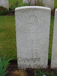 Etaples Military Cemetery - Milne, Harry Haywood
