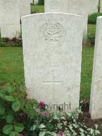 Etaples Military Cemetery - Milner, Horace