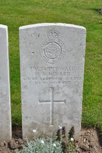 Etaples Military Cemetery - Minard, Herbert Alfred
