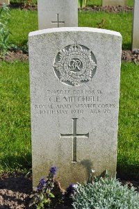 Etaples Military Cemetery - Mitchell, Charles Ernest