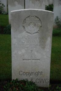 Etaples Military Cemetery - Mitchell, H