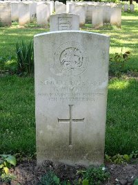 Etaples Military Cemetery - Mitchell, Thomas