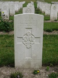 Etaples Military Cemetery - Mitchell, Tom Illingworth