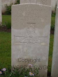 Etaples Military Cemetery - Moat, Arthur