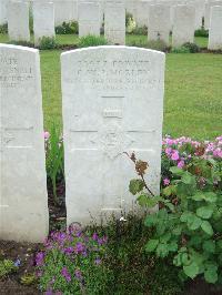Etaples Military Cemetery - Mobley, C W J