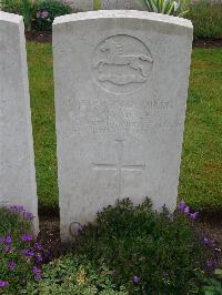 Etaples Military Cemetery - Mole, C W