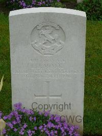 Etaples Military Cemetery - Monk, Leonard James