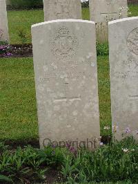 Etaples Military Cemetery - Moon, H