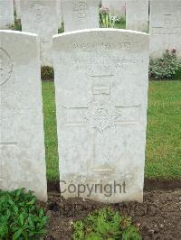 Etaples Military Cemetery - Moon, Joseph