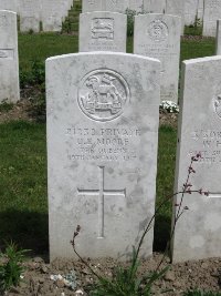 Etaples Military Cemetery - Moore, C E
